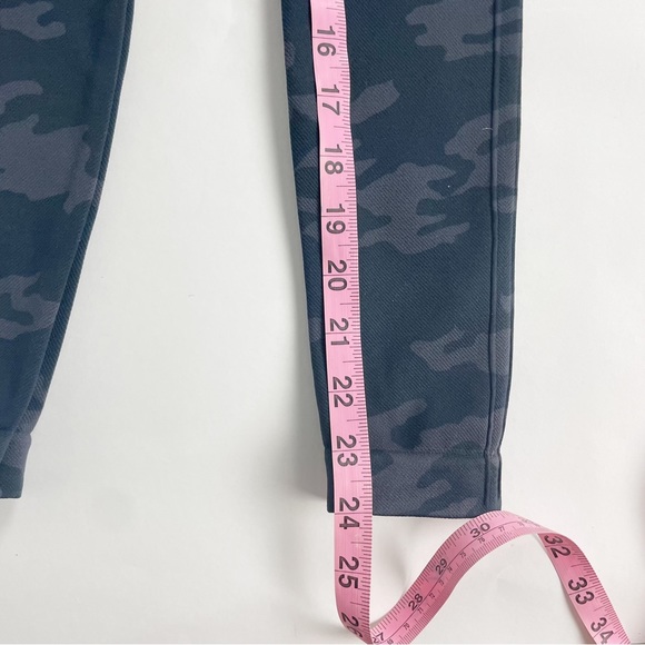 SPANX SEAMLESS LEGGINGS 7/8 Length 4 Way Stretch High-Rise  CAMMO Size Small - Picture 8 of 10